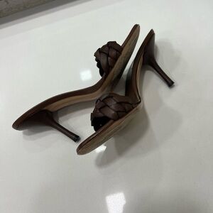 GUCCI Brown braided leather open toe slides SIZE 7.5 B used in excellent cond.